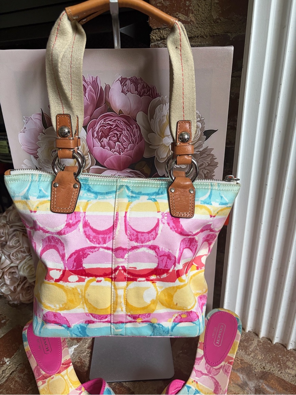 Coach Hamptons Weekend tote ft. a multicolored watercolor canvas w/ Shoes - Picture 8 of 15